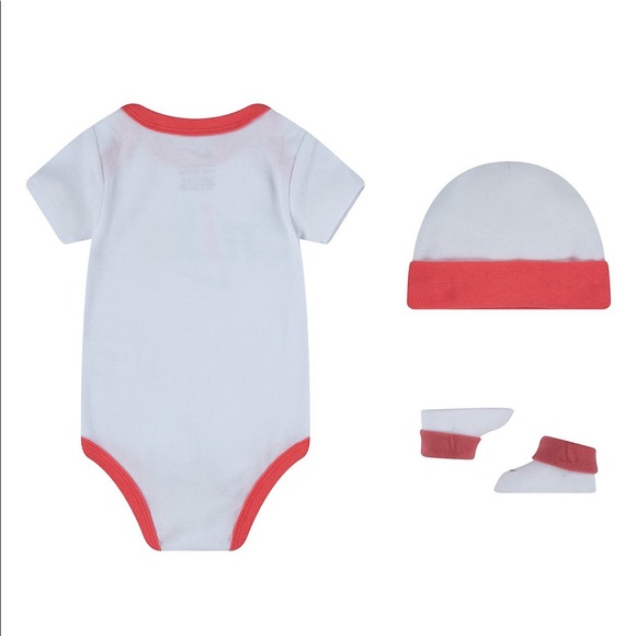 Nike Size 0-6M 3 Piece Beanie Hat, Bodysuit & Booties Set Red/White NEW - Picture 5 of 5